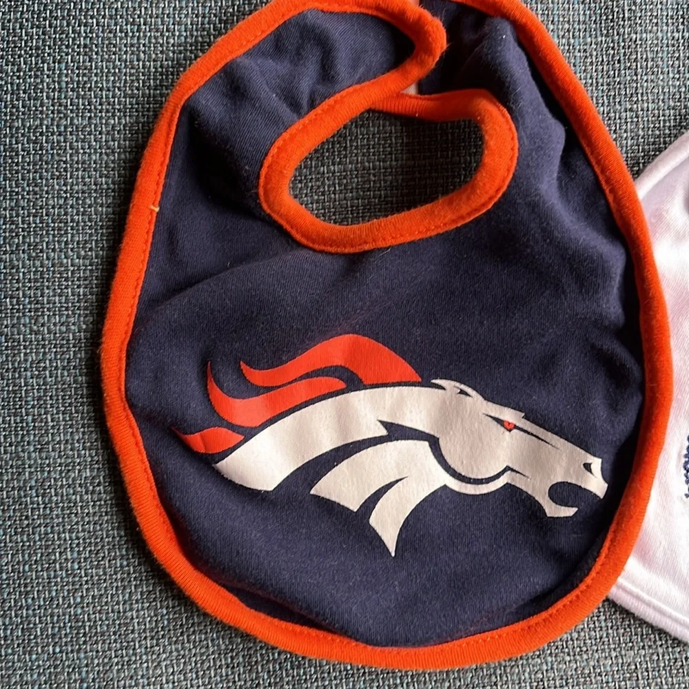 2️⃣ Super Bowl Champions Denver Broncos Bibs 2️⃣